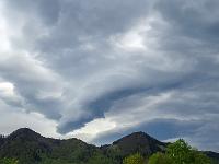 Drohende Wolkenhaufen über Aschauer Bergkamm